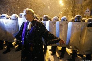 2013-12 UA08 900A52BE-5E40-4E10-B923-FDC42ABE3C7E_w974_n_s priest police