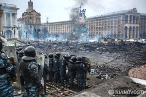 2014-02 UA20 9153096_original berkut trashed maidan