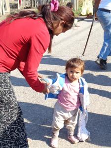 2014-10 DSC01409 roma young mom kid livezeni romania (Large)