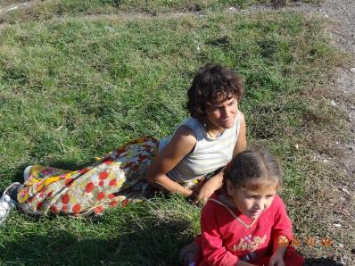 2014-10 DSC01414 DSC08431 livezeni girls disabled roma (Large)