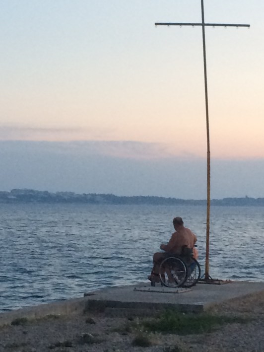 2015-07 IMG_0585 slovenia portoroz shore sunset disability cross